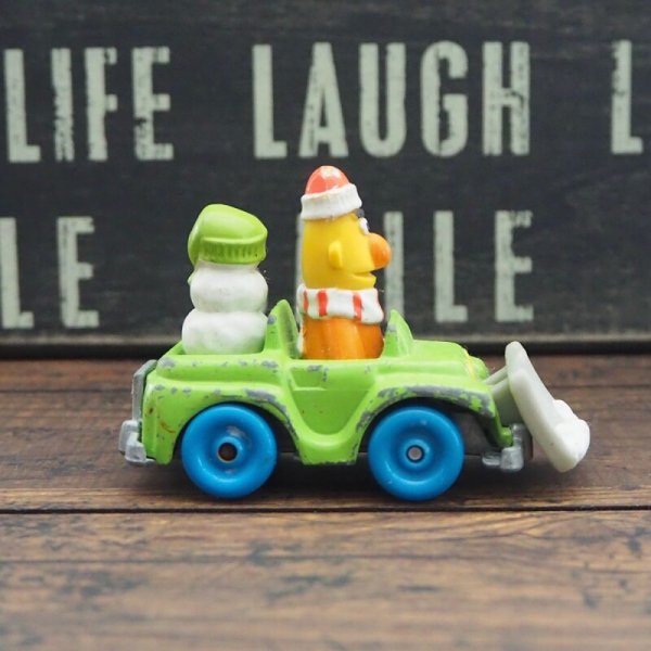 画像4: Sesame Street バート ダイキャストカー (4)