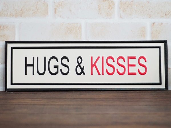 画像1: HUGS & KISSES 看板 (1)