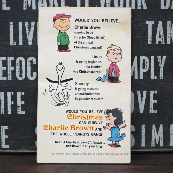 画像2: A Charlie Brown Christmas 洋書 (2)