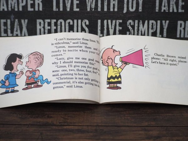 画像4: A Charlie Brown Christmas 洋書 (4)